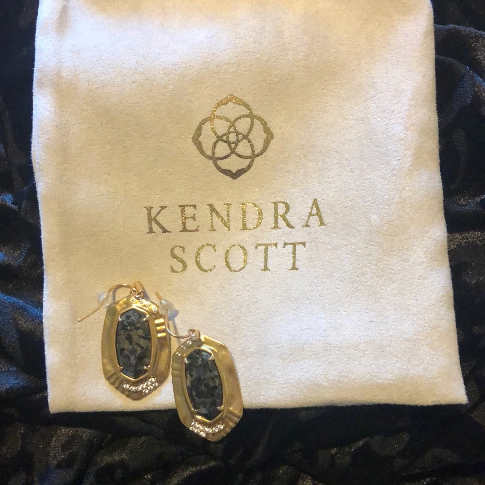 Kendra Scott quartz earrings!!